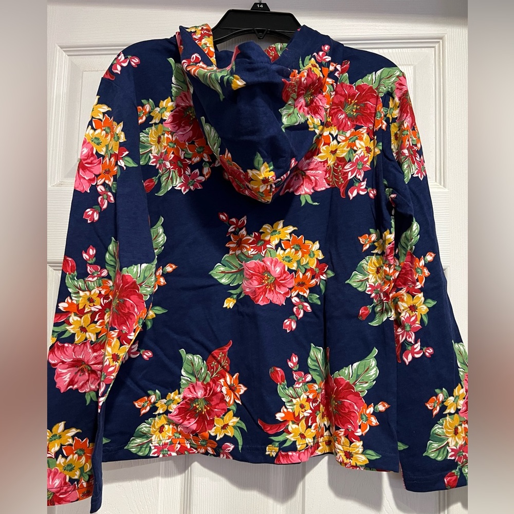 Hooded long sleeve t-shirt